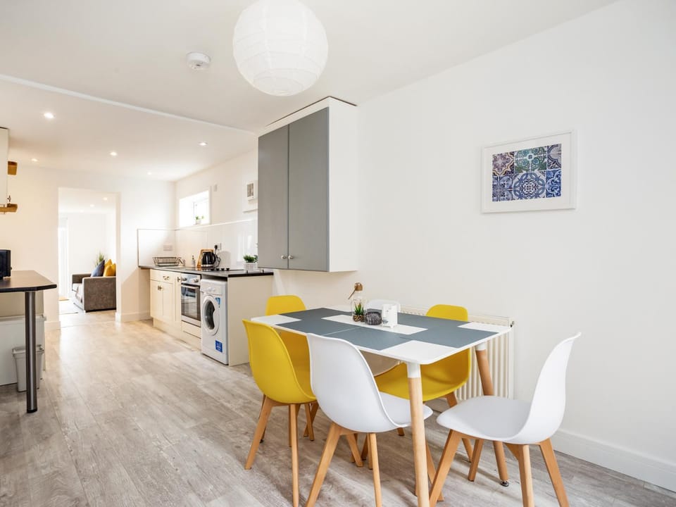 Outstanding 6 Sleeper - Great Location - Legoland House in Windsor