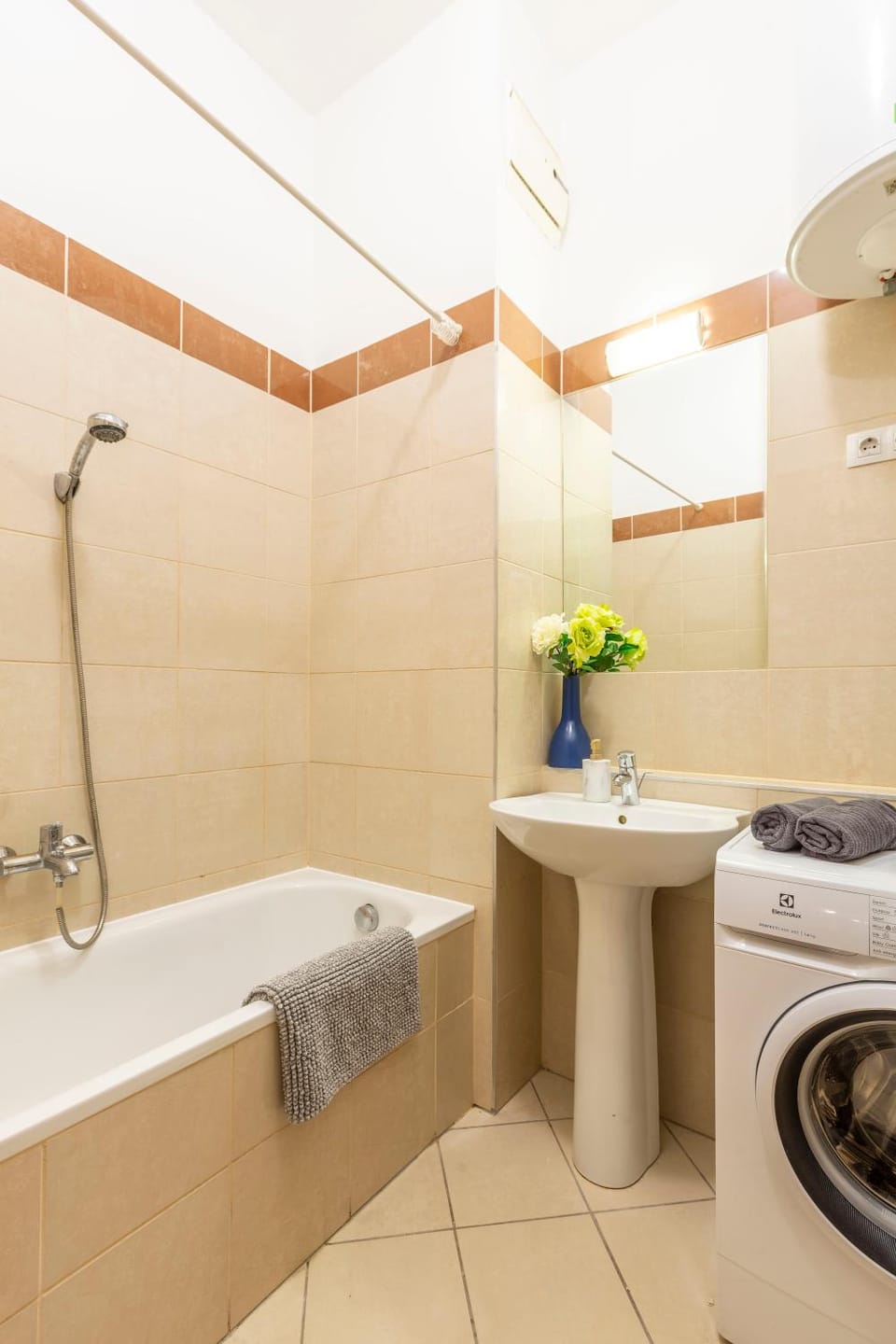 Bathroom, Bath, towels, washing machine