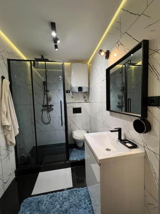 Shower, Bathroom, towels