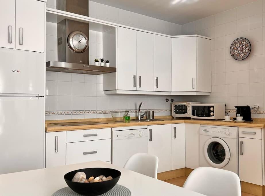 Kitchen or kitchenette, dishwasher, washing machine