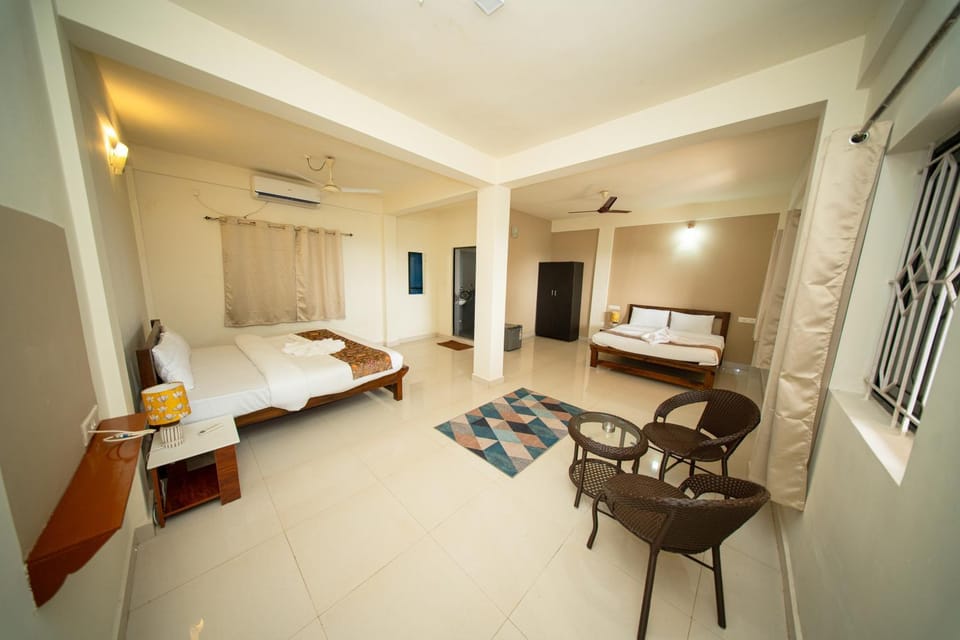 Photo of the whole room, Seating area