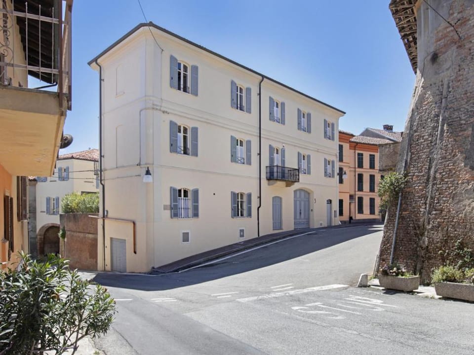 Property building, Street view