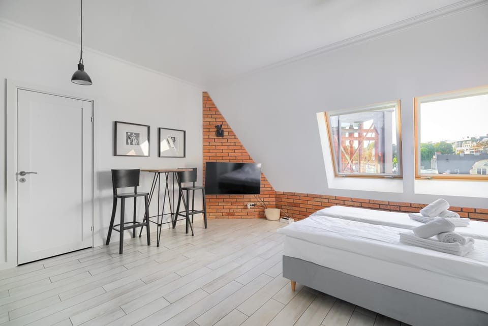 Bed, TV and multimedia, Kitchen or kitchenette, Living room, Photo of the whole room, Seating area, Dining area, Bedroom