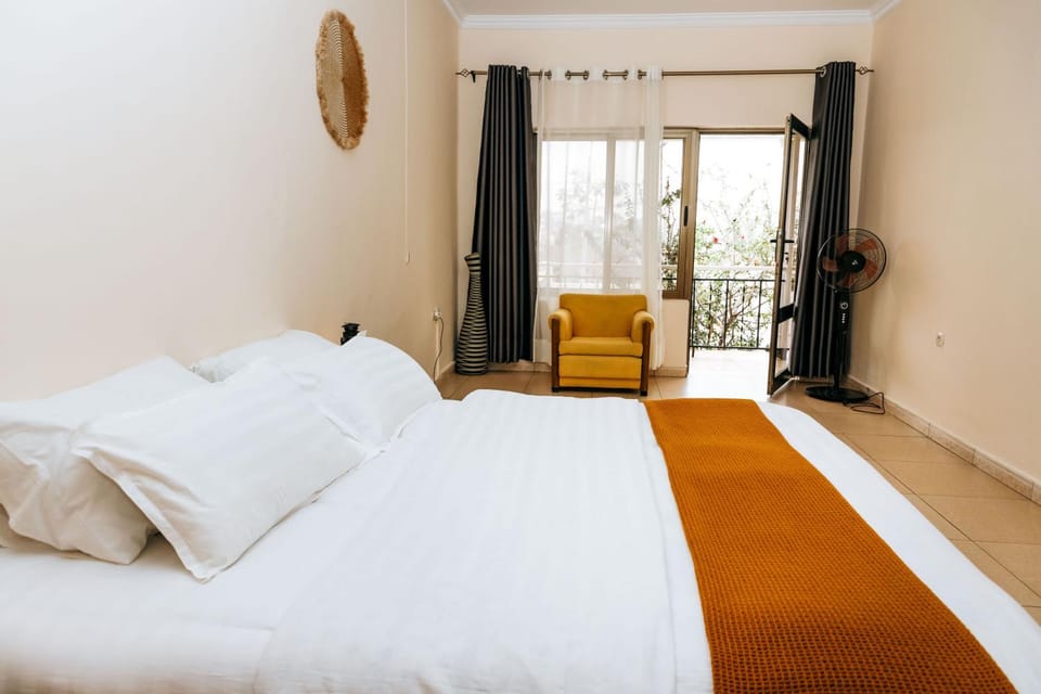 Living room, Photo of the whole room, Seating area, Bedroom