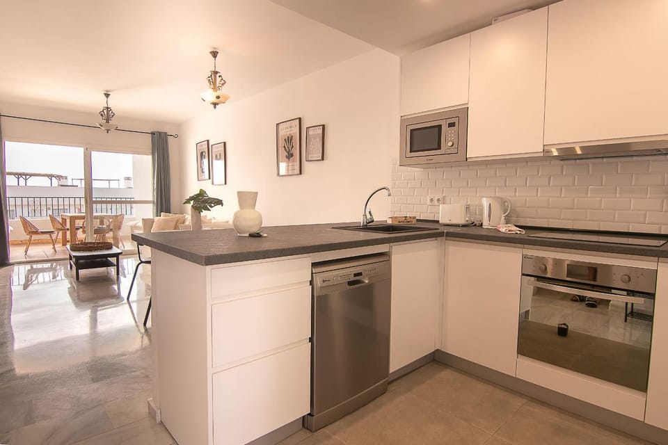 Kitchen or kitchenette, Dining area, dishwasher, minibar, pet friendly, stove