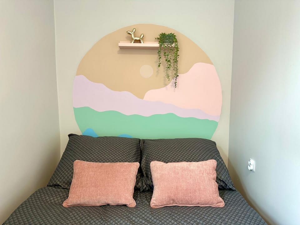 Bed, Photo of the whole room, Decorative detail