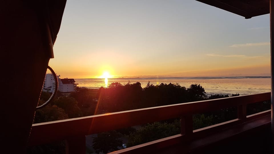 View (from property/room), Balcony/Terrace, Lake view, Sea view, Sunset