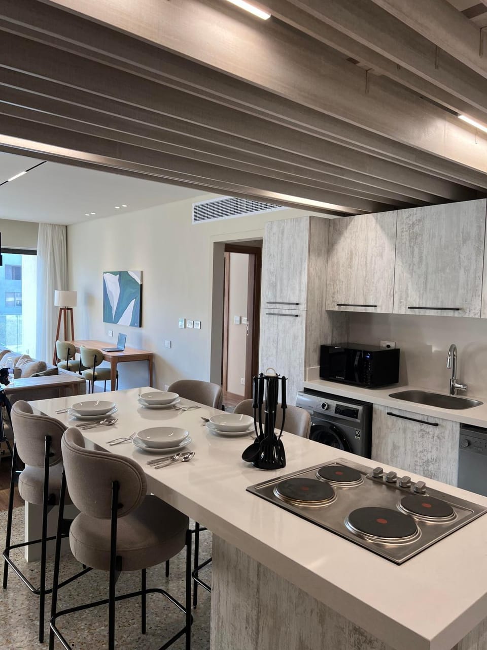 Kitchen or kitchenette, Dining area