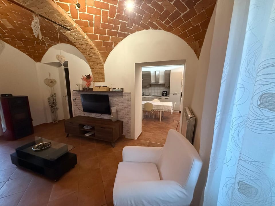 Communal lounge/ TV room, Day, Garden, Bathroom, Garden view