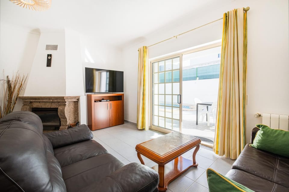 TV and multimedia, Living room, Seating area, Evening entertainment