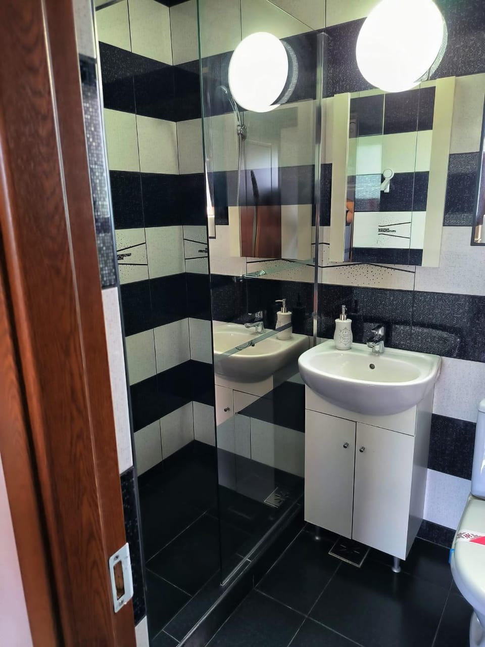 Bathroom, towels