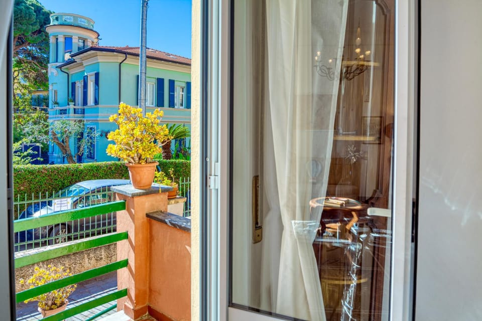 Nearby landmark, Balcony/Terrace