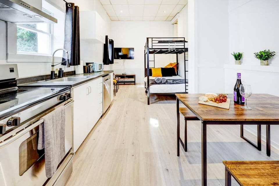 WOW - Loft 10min QC Stationnement gratuit rue Apartment in Quebec City
