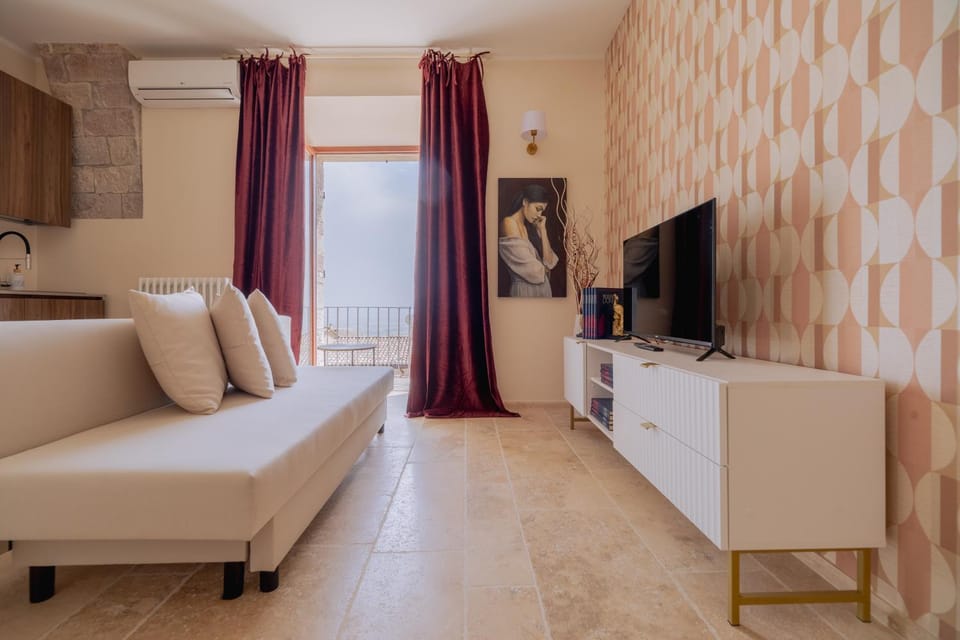 Bed, TV and multimedia, Living room, Seating area