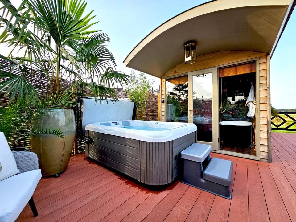 Lavish Country Retreat 30mins Taxi Ride From West London House in England