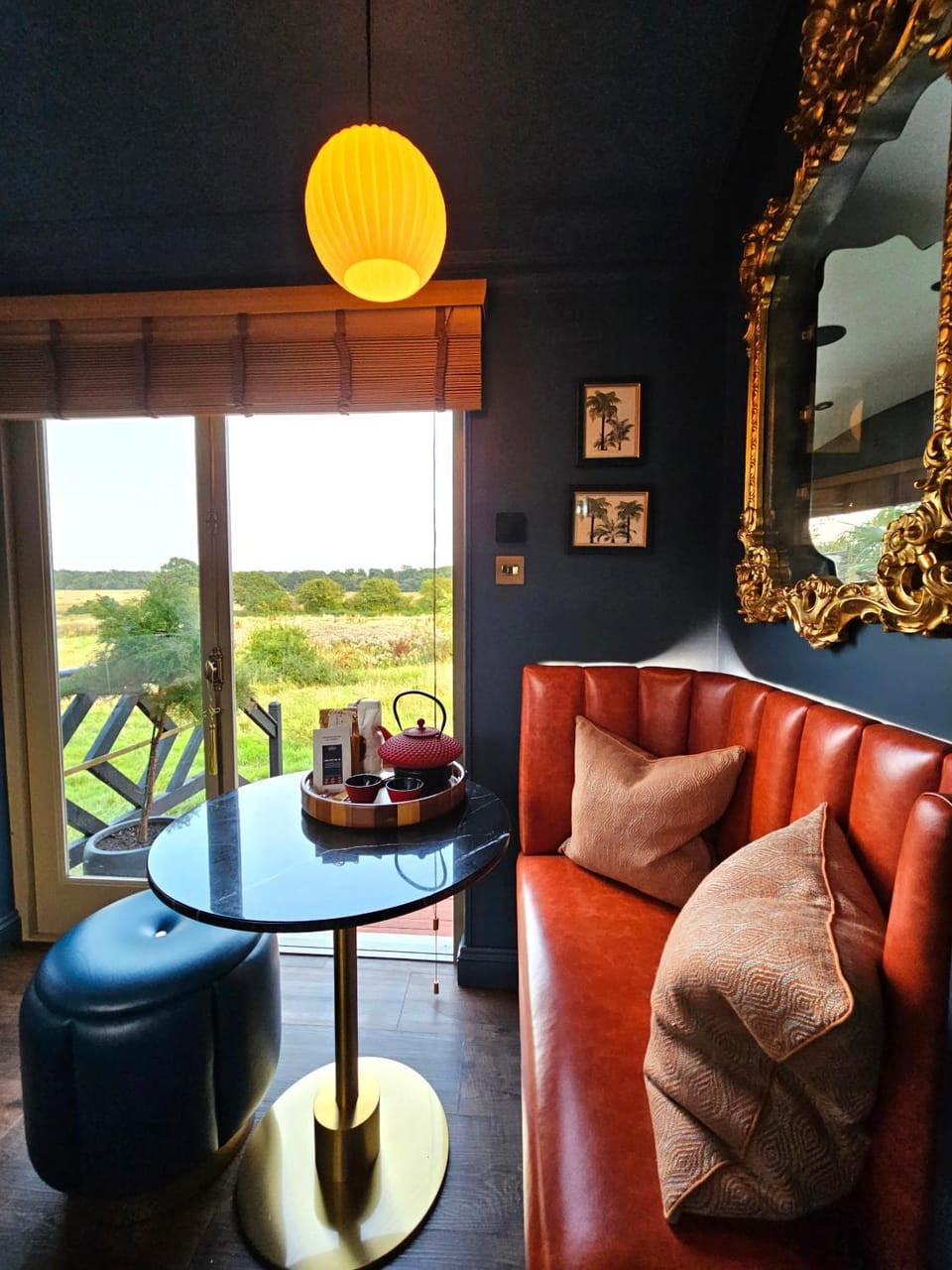Lavish Country Retreat 30mins Taxi Ride From West London House in England