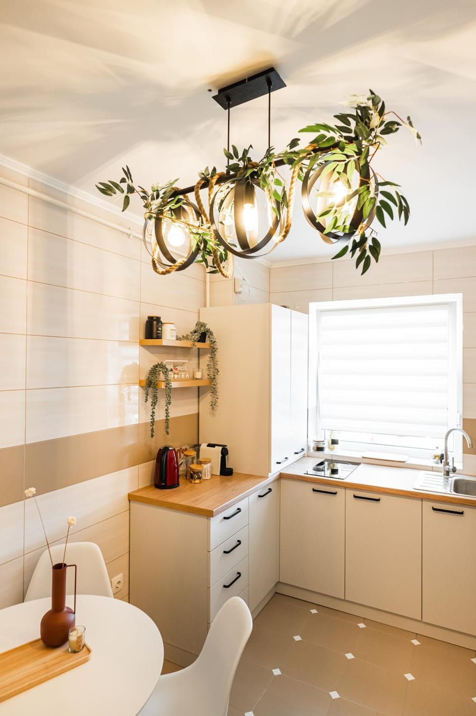 Coffee/tea facilities, Kitchen or kitchenette, stove, kitchen