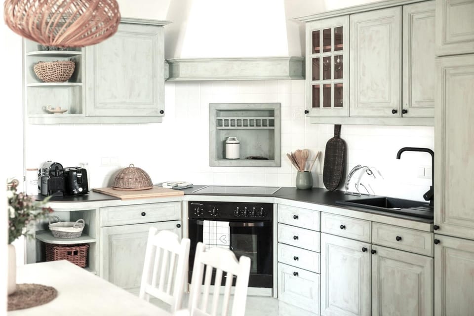 Kitchen or kitchenette, Dining area, dishwasher, stove, toaster