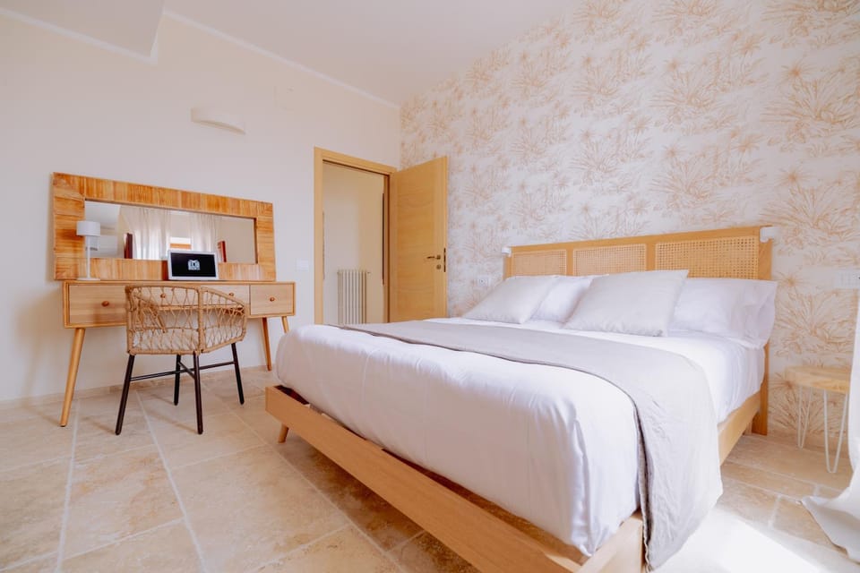 Bed, Photo of the whole room, Bedroom, air conditioner