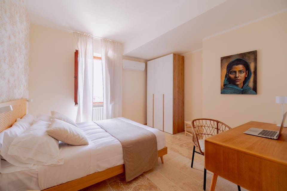 Bed, Photo of the whole room, hair dresser, wardrobe