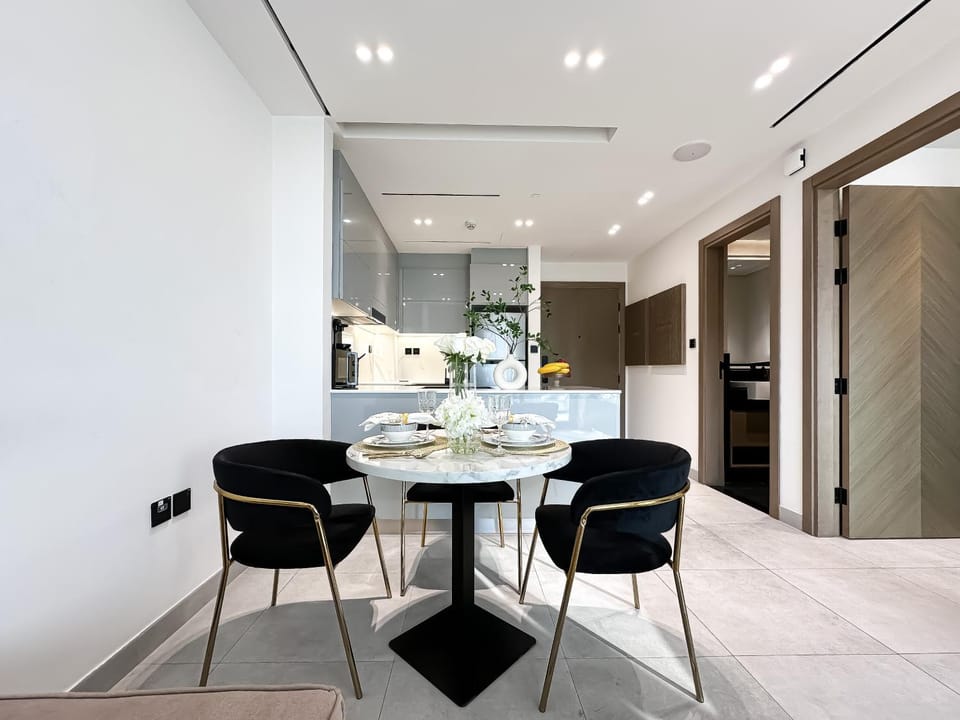 Trophy Sunny Honey Suite Canal View & Infinty Pool Apartment in Dubai