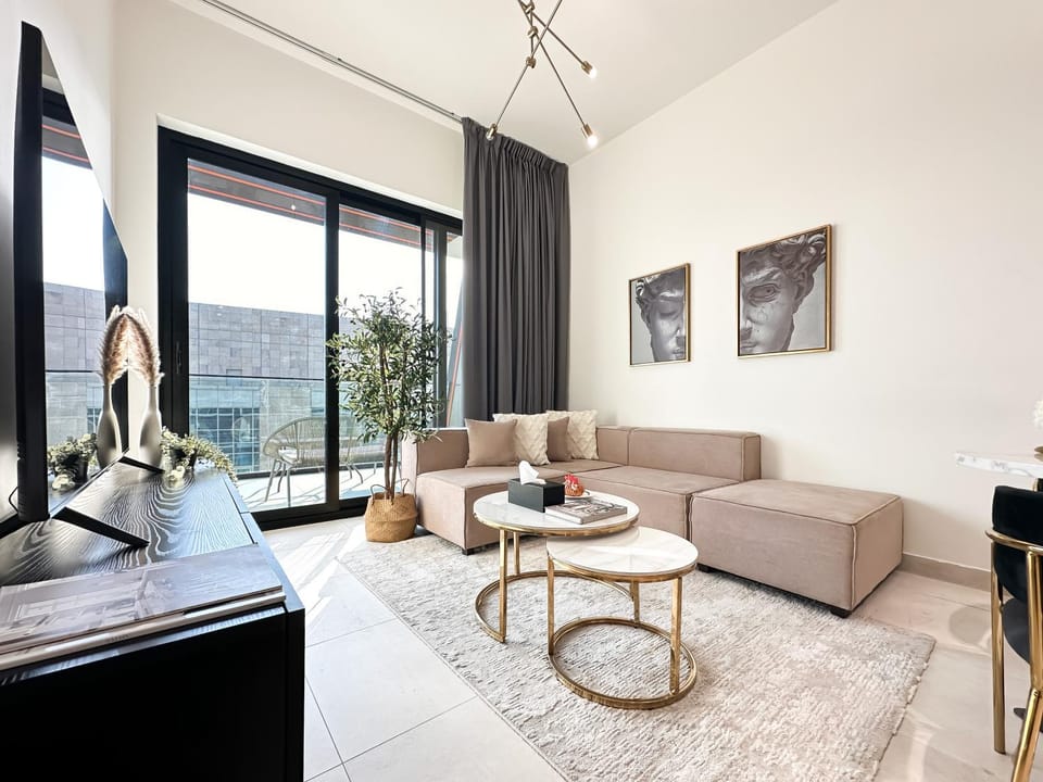 Trophy Sunny Honey Suite Canal View & Infinty Pool Apartment in Dubai