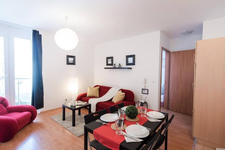 Bright and homey AC apartment near the center Apartment in Budapest
