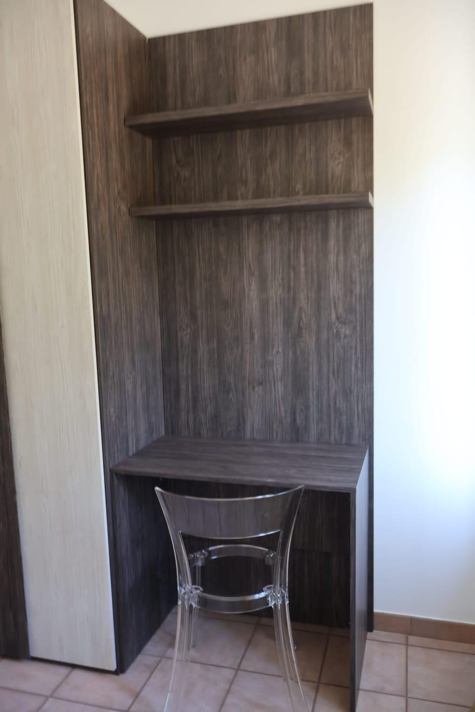 hair dresser, wardrobe