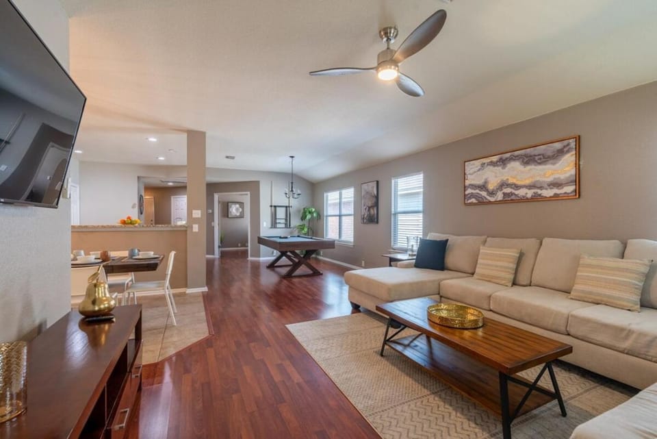 Luxury Oasis Hot-Tub, Games & BBQ by Fiesta TX House in San Antonio