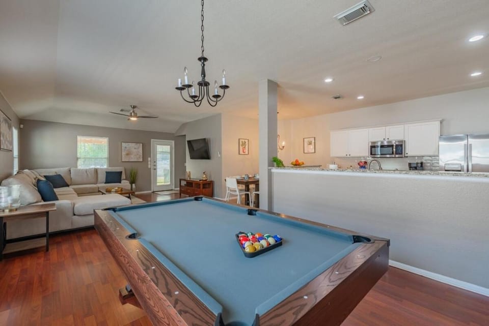 Luxury Oasis Hot-Tub, Games & BBQ by Fiesta TX House in San Antonio