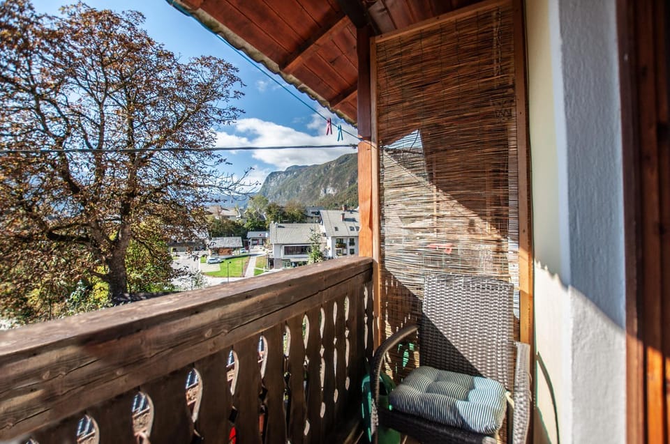 View (from property/room), Balcony/Terrace, Mountain view