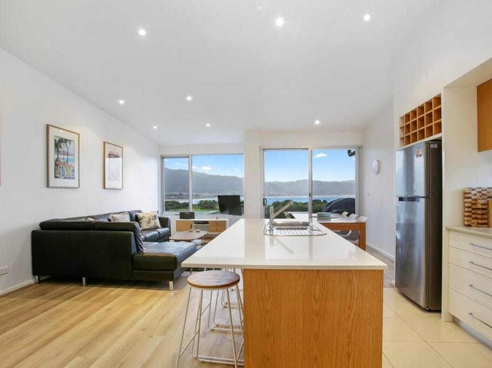 Bay Vue - Absolute Oceanviews Apartment in Apollo Bay