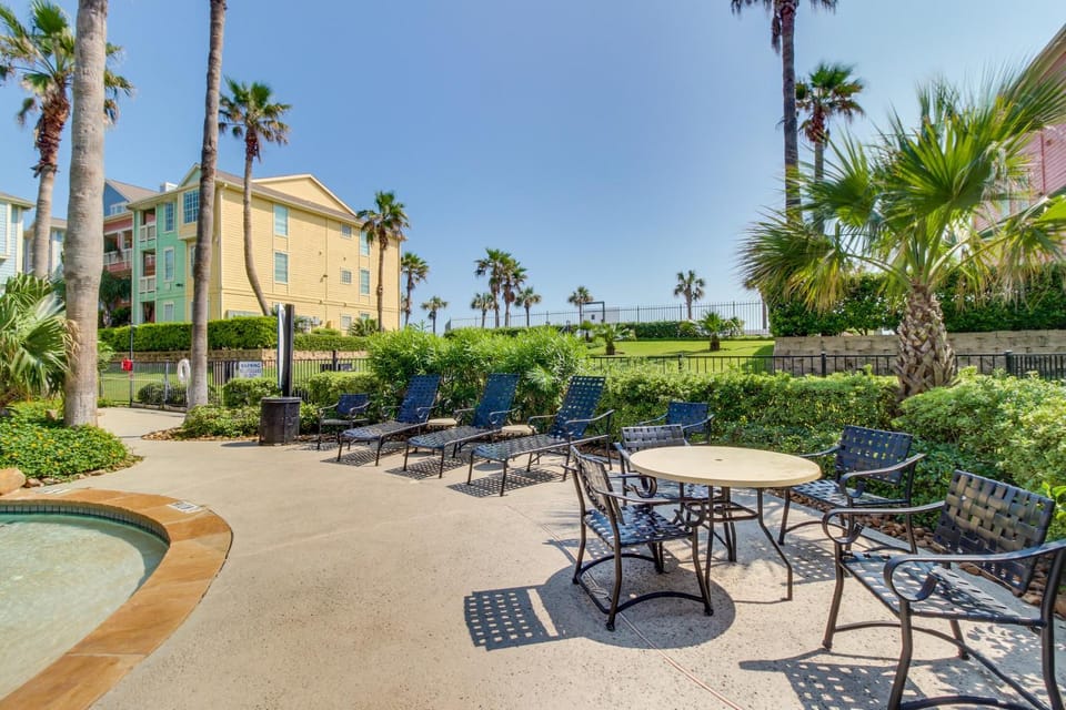 Dawn Condominiums - Break of Dawn Apartment in Galveston Island