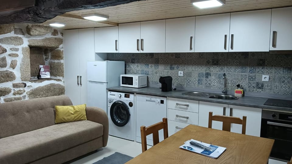 Coffee/tea facilities, Kitchen or kitchenette, Living room, Seating area, Dining area, dishwasher, microwave, oven, stove, washing machine