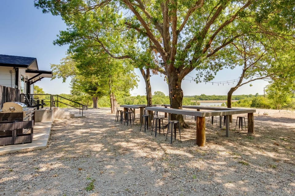 Cozy Interior + Lake View: McKinney Ranch Home! House in McKinney