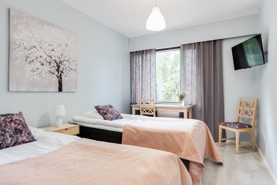 Bed, TV and multimedia, Photo of the whole room, Bedroom