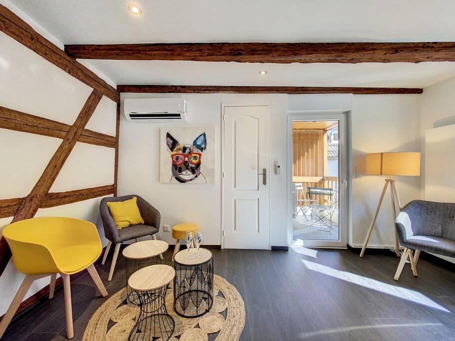 Living room, Seating area