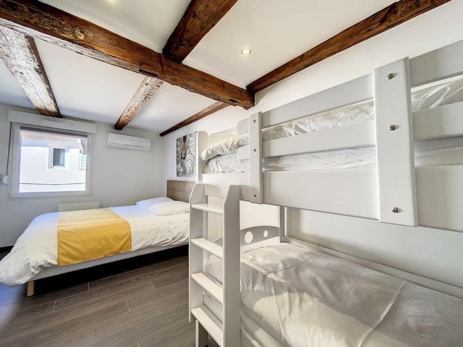 Bed, Photo of the whole room, Bedroom, bunk bed