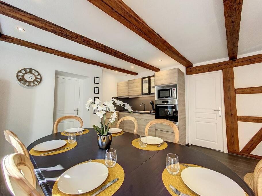 Kitchen or kitchenette, Dining area, minibar, pet friendly, stove