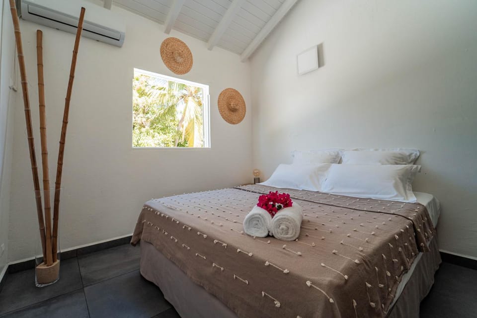 Bed, Bedroom, air conditioner