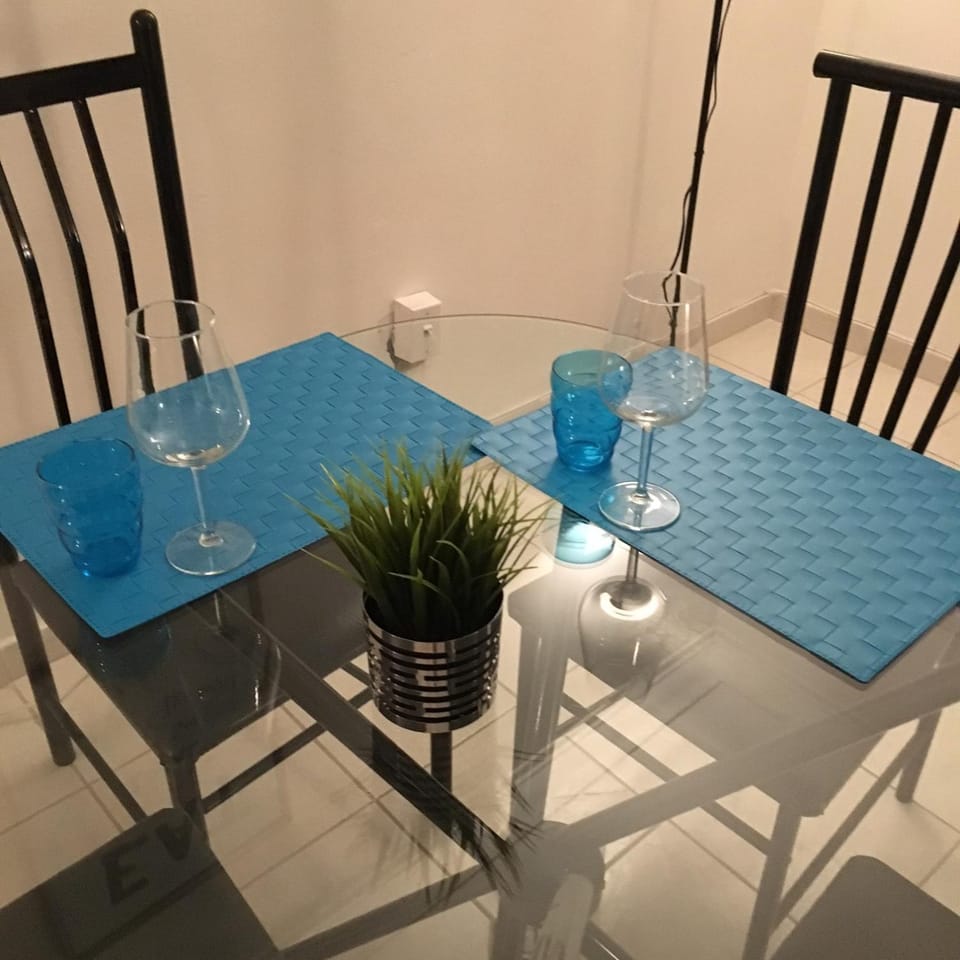Stylish Montreal Apartment: Comfortable Stay in the Golden Square Mile Apartment in Montreal