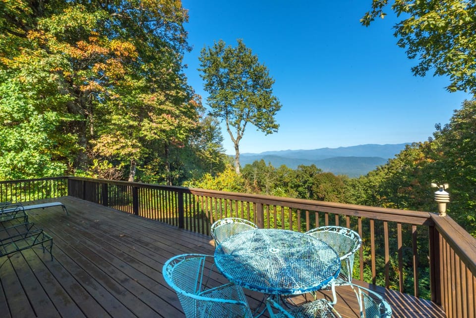Christmas Tree Cabin Secluded Asheville Area Log Cabin with a View! Cabin in Buncombe County