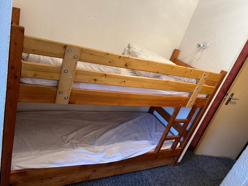 bunk bed, Internal: Not applicable to any particular room