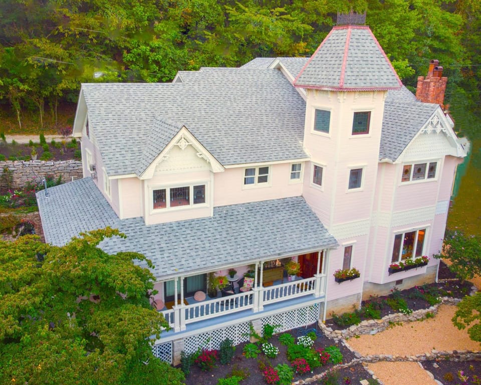Inn at Rose Hall Bed and Breakfast in Eureka Springs