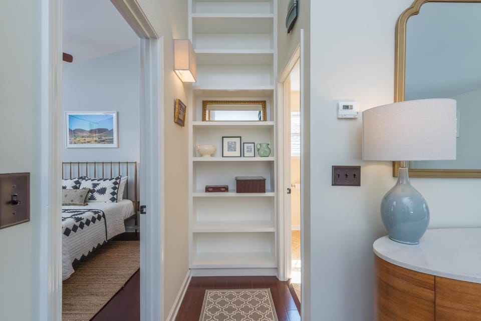 Luxe Loft Pet-friendly, Gas Grill & 5 Minutes from Town Apartment in Black Mountain