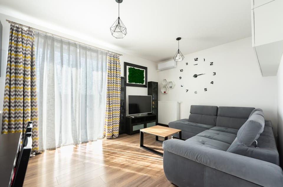Communal lounge/ TV room, TV and multimedia, Living room, Seating area, Evening entertainment