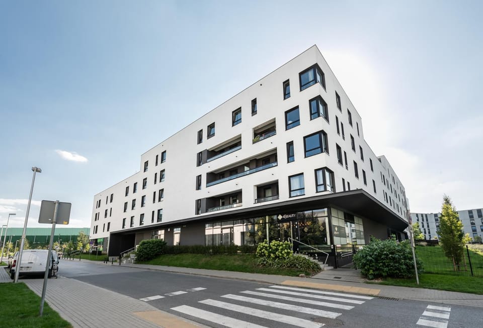 Property building, Neighbourhood, Location