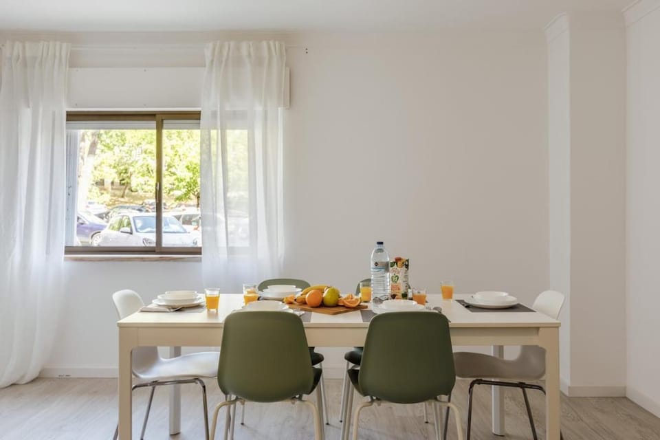 3BR Comfort & Convenience apt in central Massamá Apartment in Lisbon District