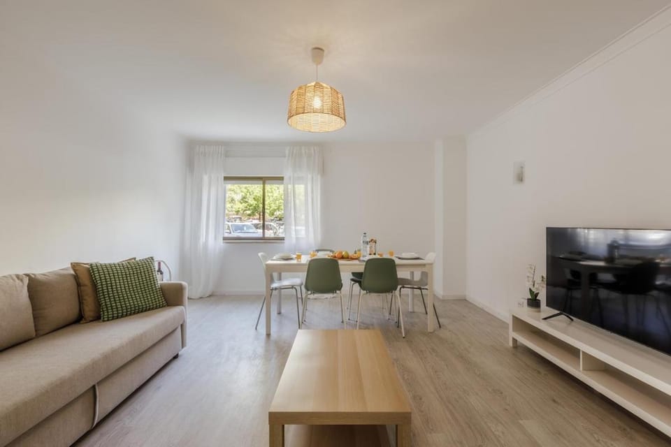 3BR Comfort & Convenience apt in central Massamá Apartment in Lisbon District