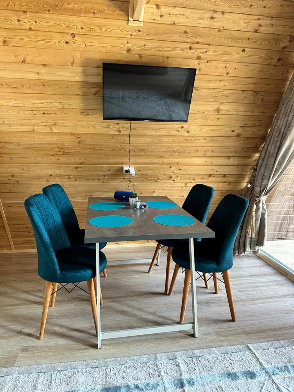 Communal lounge/ TV room, TV and multimedia, Living room, Seating area, Dining area